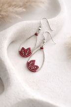 Boucles d’oreilles micro-macramé motif feuille – Crochets argent 925 & perle Micro Noeuds