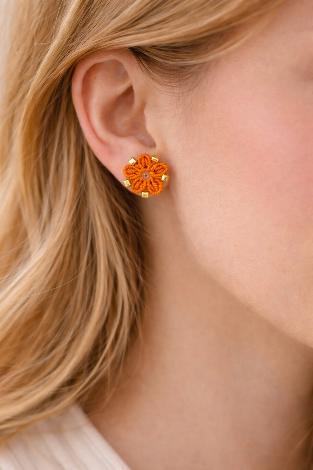 Boucles d'oreilles fleur micro macramé faites mains - acier inoxydable TILAE