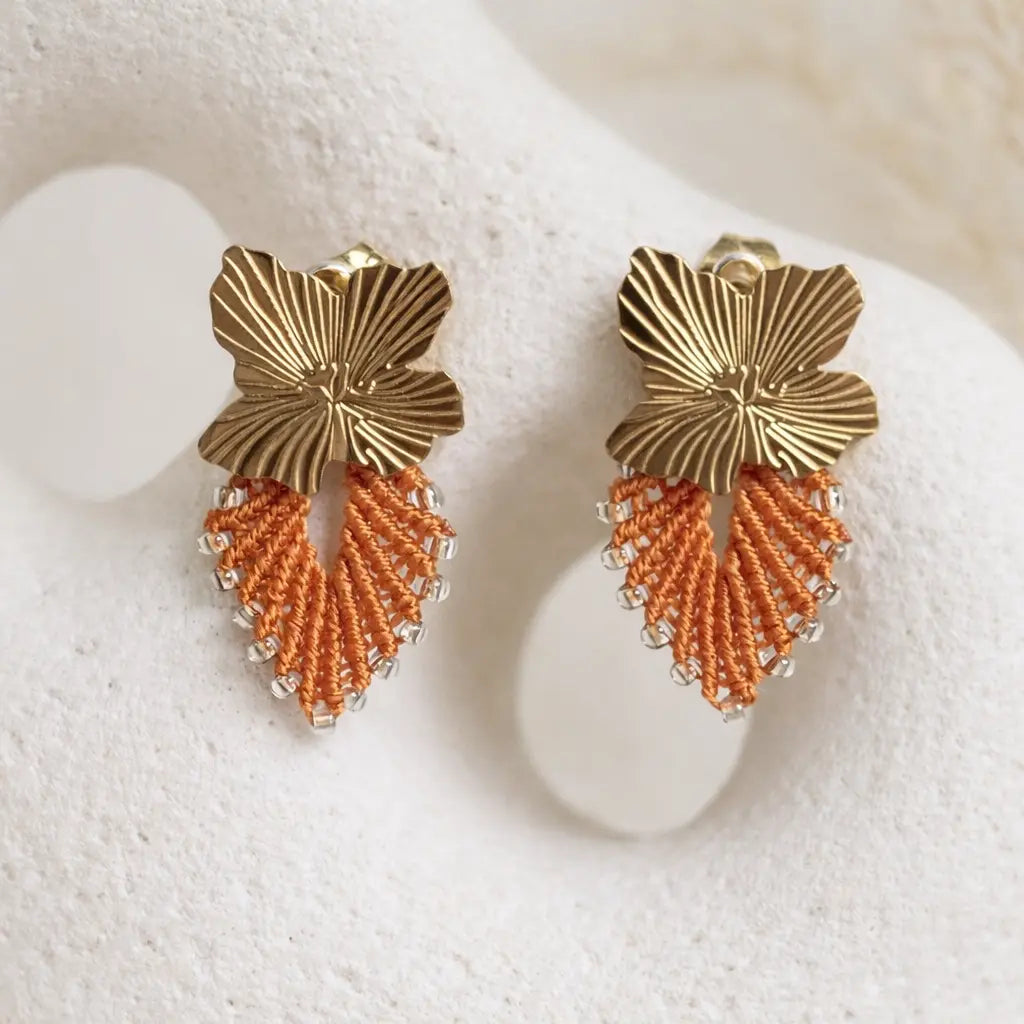 Boucles d’oreilles micro-macramé Nodia Bis – Clous en acier inoxydable Micro Noeuds