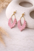 Boucles d’oreilles navette en micro-macramé “Lumière bohème” – légères & personnalisables Micro Noeuds