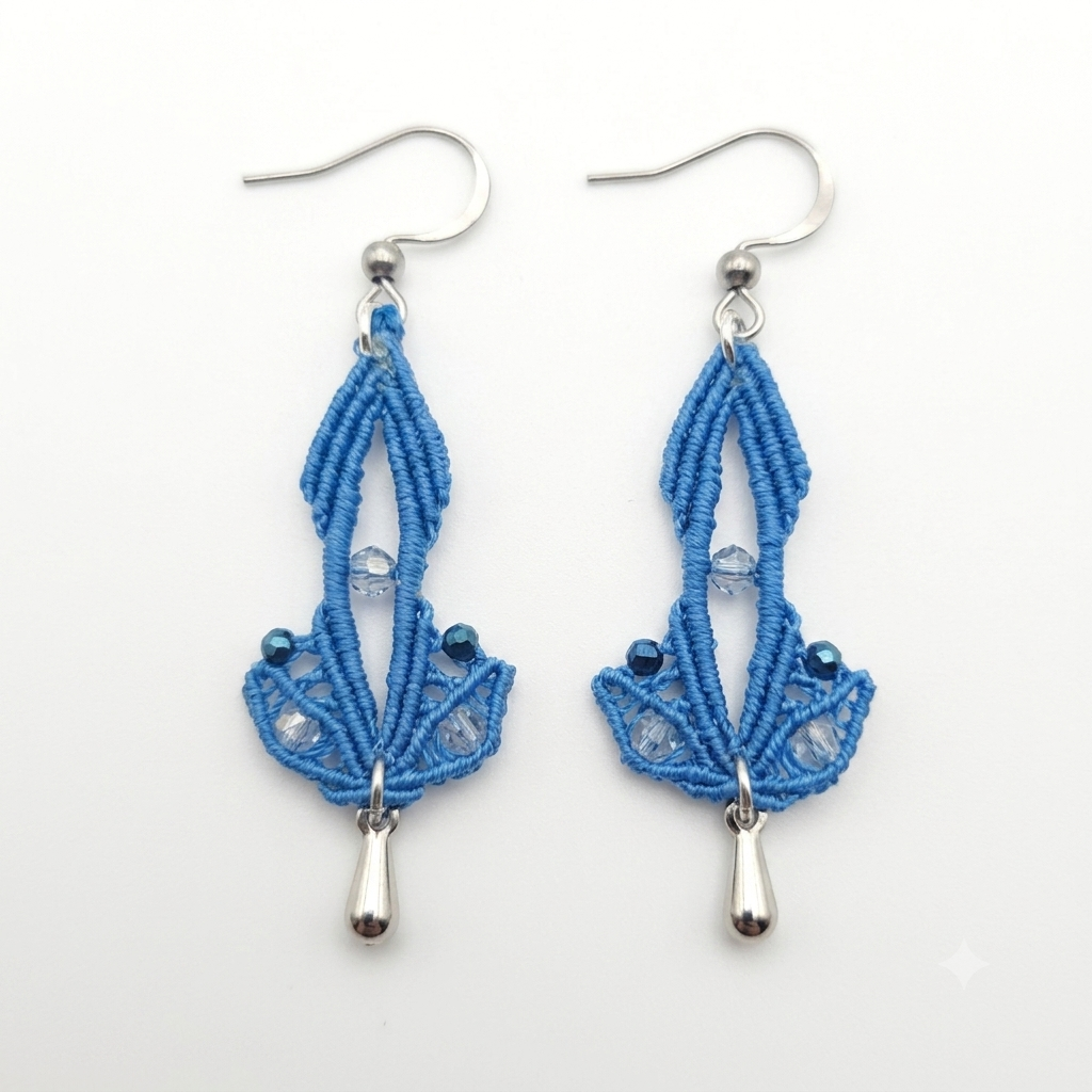 Safran – boucles d'oreilles micro-macramé feuille dorée