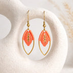 Boucles d’oreilles micro-macramé feuille navette Oraya vue complète