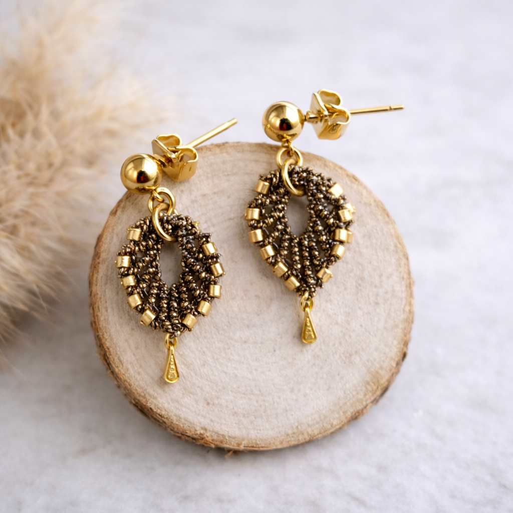 Boucles d'oreilles feuille micro-macramé argenté – Fait main Micro Noeuds