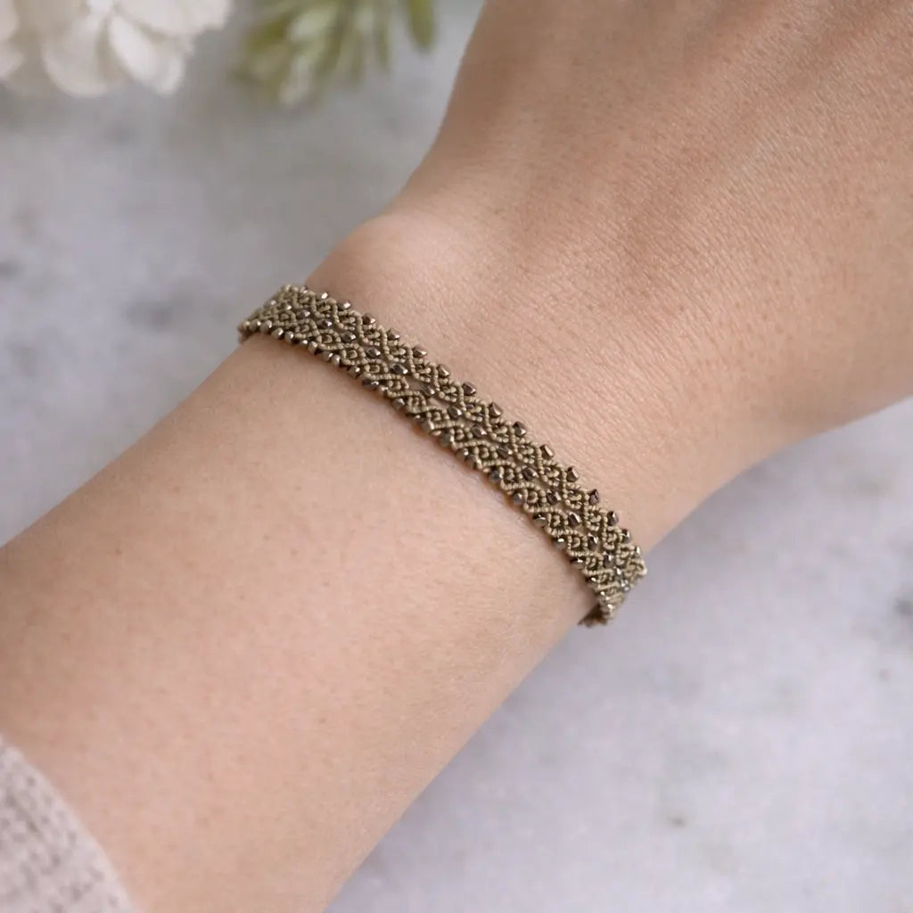 Bracelet Fleuri – micro-macramé rose & vert-LINEA Micro Noeuds
