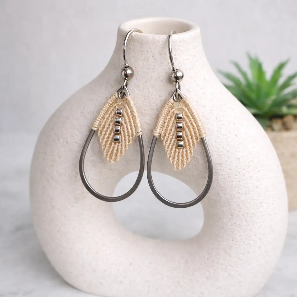 Boucles d'oreilles micro-macramé – Acier inoxydable, légères, fait main Micro Noeuds