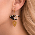 Boucles d’oreilles demi-lune motif léopard Micro Noeuds