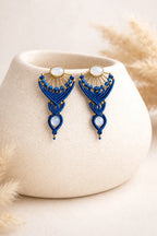 Boucles d’oreilles Maiia – micro-macramé & pierre de lune Micro Noeuds