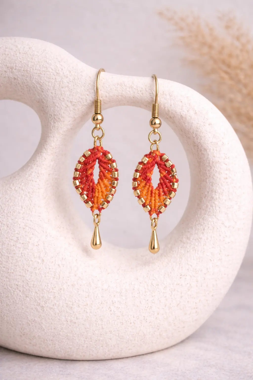 Boucles d’oreilles mini feuille micro-macramé AELYS Micro Noeuds