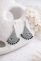 Boucles d’oreilles en micro-macramé – Bijou léger artisanal acier inoxydable – Style bohème chic naturel Micro Noeuds