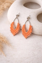Boucles d’oreilles navette en micro-macramé “Lumière bohème” – légères & personnalisables Micro Noeuds
