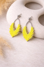 Boucles d’oreilles navette en micro-macramé “Lumière bohème” – légères & personnalisables Micro Noeuds