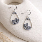 Boucles d’oreilles micro-macramé motif feuille – Crochets argent 925 & perle Ma boutique