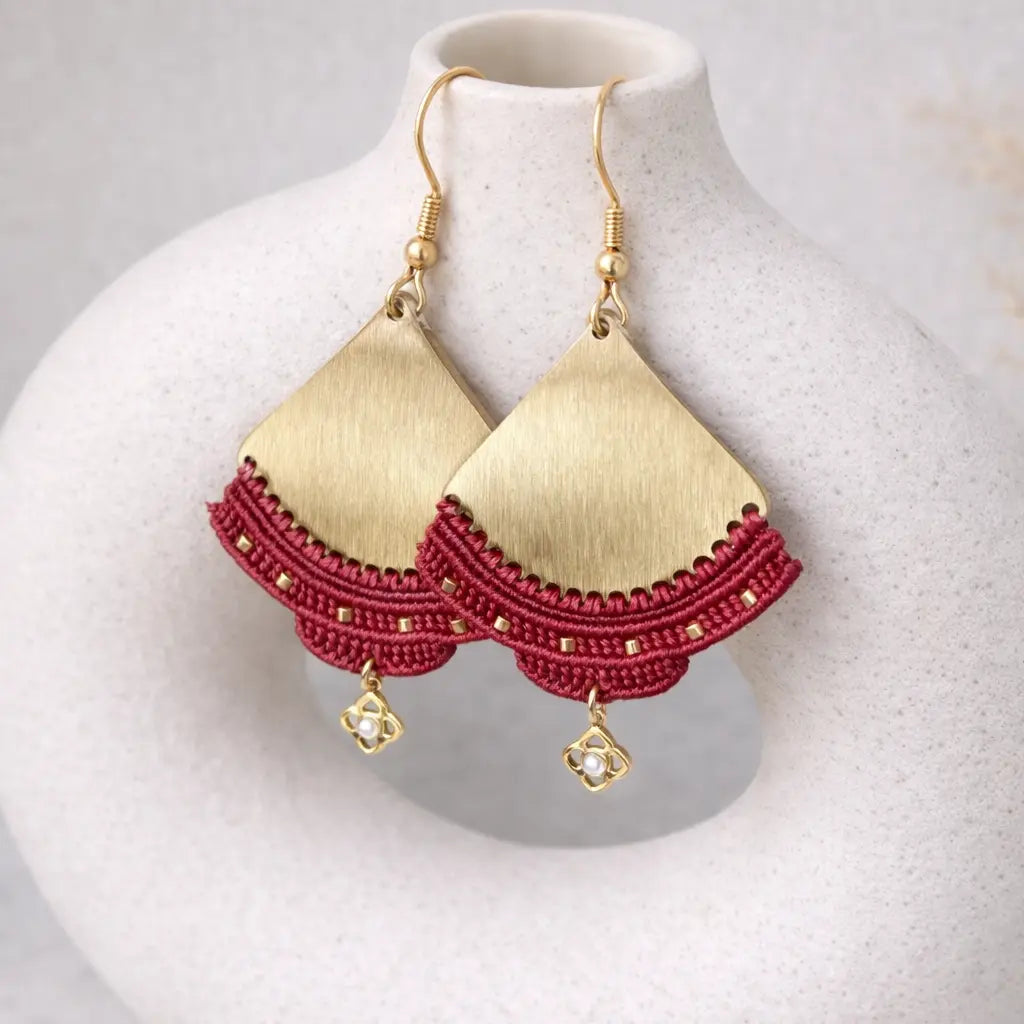 Boucles d’oreilles micro-macramé – Acier inoxydable & fil polyester Micro Noeuds