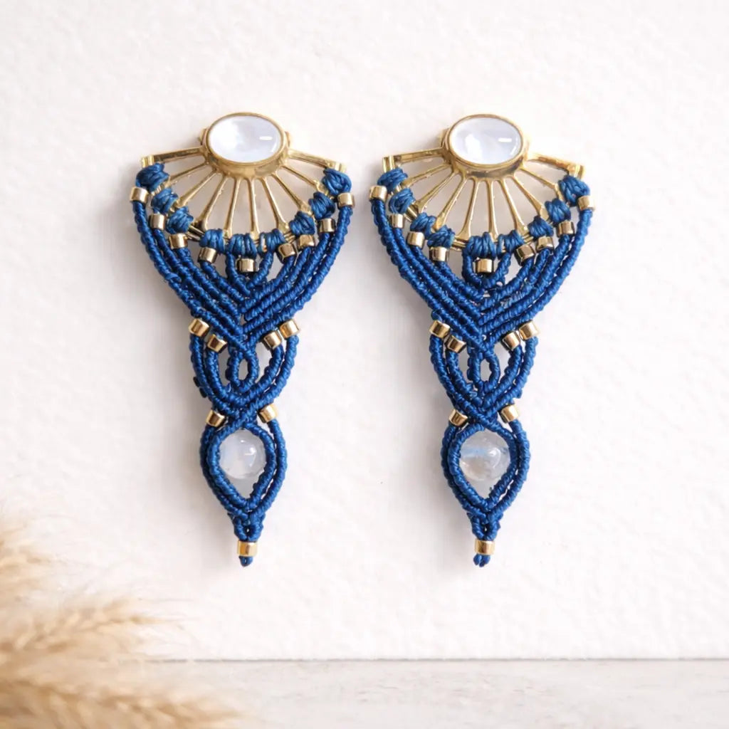 Boucles d'oreilles éventail micro-macramé – Pierre de lune, doré Micro Noeuds