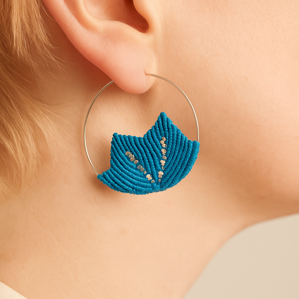 sanya : Boucles d’oreilles bohèmes en micro-macramé doré – Bijoux faits main